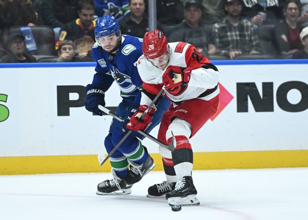 Hurricanes, Canucks
