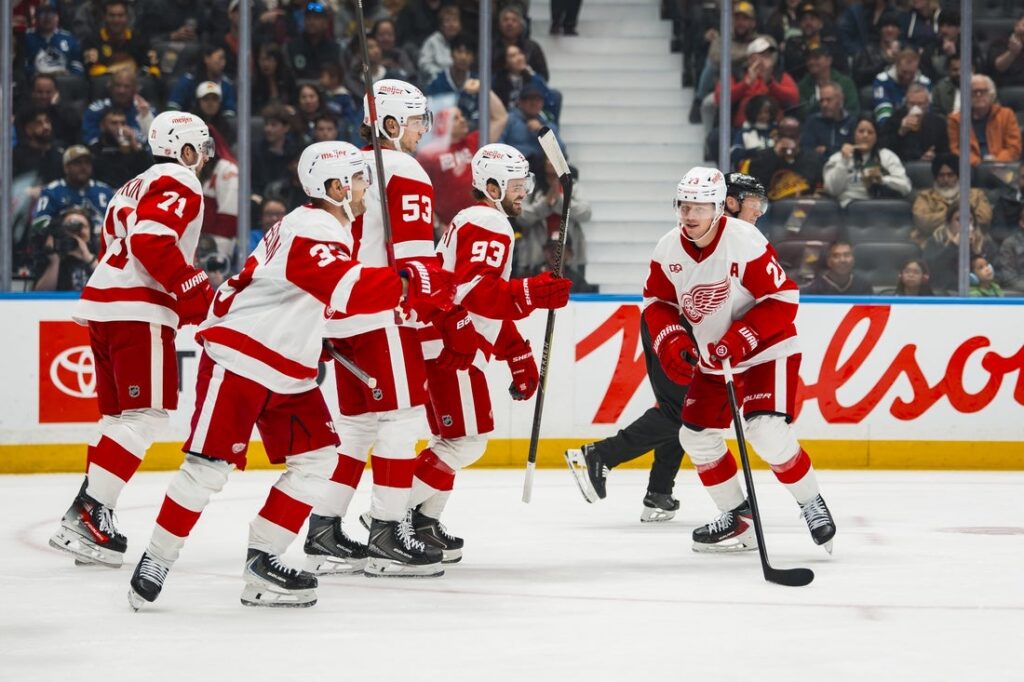 Red Wings, Canucks