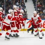Red Wings, Canucks
